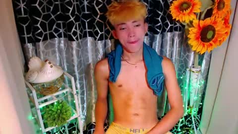 Snapshot of jemart_urnaughtboy chatting on June 19, 1:04 pm jemart_urnaughtboy online show from June 19, 1:04 pm
