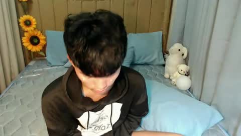 Snapshot of jemart_urnaughtboy chatting on July 7, 2:43 pm jemart_urnaughtboy online show from July 7, 2:43 pm