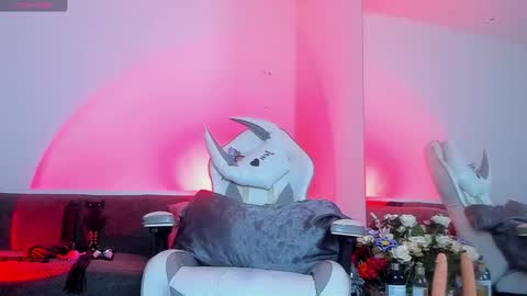 jen online show from October 25, 7:49 am