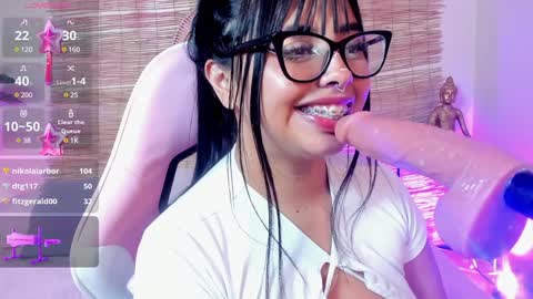 Snapshot of jena_nicols chatting on December 10, 9:55 am Jena online show from December 10, 9:55 am