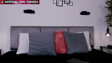Snapshot of jenalux_ chatting on May 6, 12:41 am Jennalux online show from May 6, 12:41 am