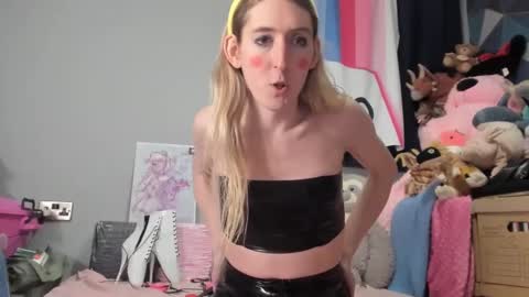 Snapshot of jenbydoll chatting on January 10, 6:17 pm JenbyDoll online show from January 10, 6:17 pm