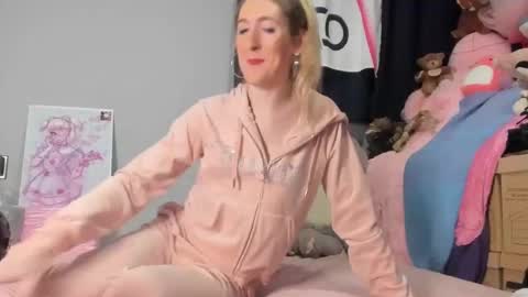 Snapshot of jenbydoll chatting on January 23, 5:31 pm JenbyDoll online show from January 23, 5:31 pm