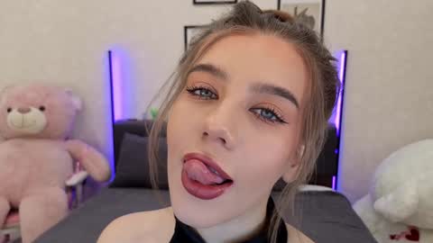 Dolly online show from October 15, 1:22 pm