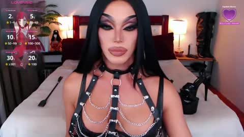 Queen Jenifer online show from May 31, 6:20 pm