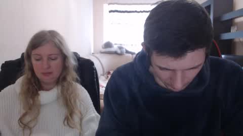 Snapshot of jenisandpeter chatting on March 6, 10:09 am JenisAndPeter online show from March 6, 10:09 am