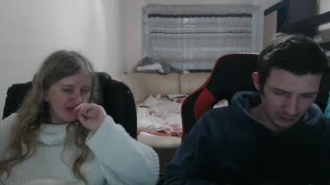 Snapshot of jenisandpeter chatting on March 7, 8:11 pm JenisAndPeter online show from March 7, 8:11 pm