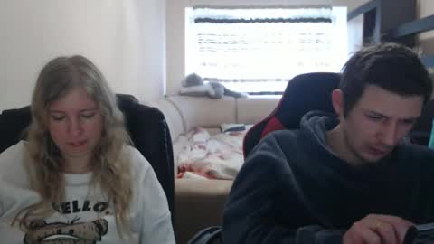 Snapshot of jenisandpeter chatting on March 8, 7:05 am JenisAndPeter online show from March 8, 7:05 am