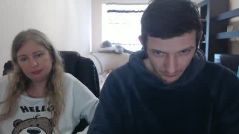 Snapshot of jenisandpeter chatting on March 8, 10:11 am JenisAndPeter online show from March 8, 10:11 am