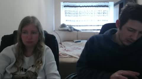 Snapshot of jenisandpeter chatting on March 10, 6:59 am JenisAndPeter online show from March 10, 6:59 am