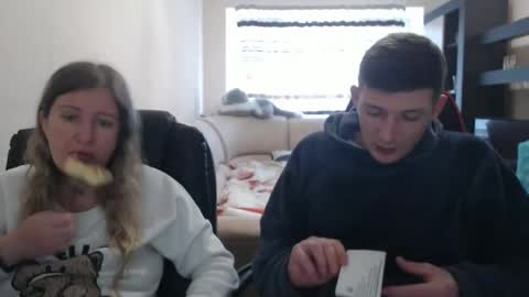 Snapshot of jenisandpeter chatting on March 12, 9:23 am JenisAndPeter online show from March 12, 9:23 am