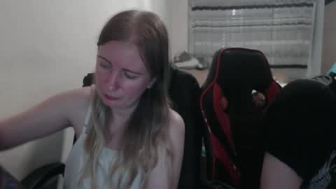 Snapshot of jenisandpeter chatting on September 11, 7:14 pm JenisAndPeter online show from September 11, 7:14 pm