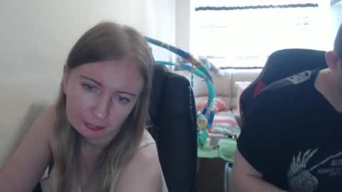 Snapshot of jenisandpeter chatting on September 13, 7:19 am JenisAndPeter online show from September 13, 7:19 am