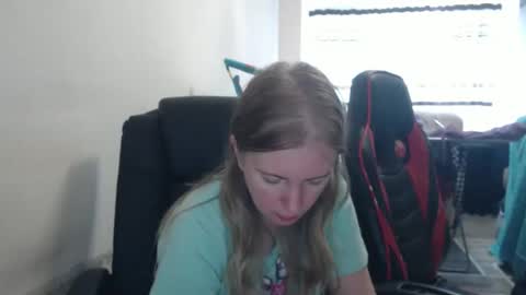 Snapshot of jenisandpeter chatting on September 15, 6:02 am JenisAndPeter online show from September 15, 6:02 am