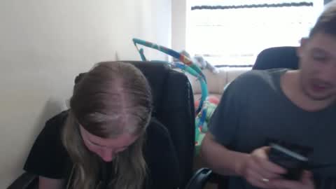 Snapshot of jenisandpeter chatting on September 18, 7:21 am JenisAndPeter online show from September 18, 7:21 am