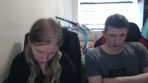 Snapshot of jenisandpeter chatting on September 19, 7:32 am JenisAndPeter online show from September 19, 7:32 am