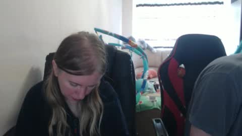 Snapshot of jenisandpeter chatting on September 20, 7:42 am JenisAndPeter online show from September 20, 7:42 am