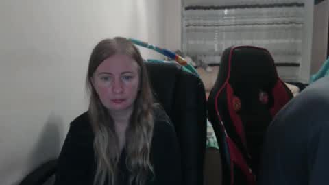 Snapshot of jenisandpeter chatting on September 20, 7:59 pm JenisAndPeter online show from September 20, 7:59 pm