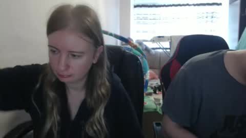 Snapshot of jenisandpeter chatting on September 22, 5:42 am JenisAndPeter online show from September 22, 5:42 am