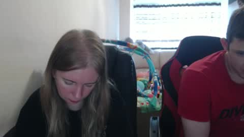 Snapshot of jenisandpeter chatting on September 24, 6:39 am JenisAndPeter online show from September 24, 6:39 am