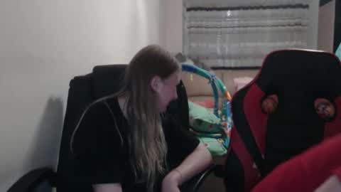 Snapshot of jenisandpeter chatting on September 25, 7:28 pm JenisAndPeter online show from September 25, 7:28 pm