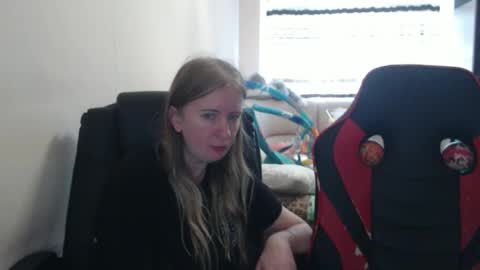 Snapshot of jenisandpeter chatting on September 29, 6:51 am JenisAndPeter online show from September 29, 6:51 am