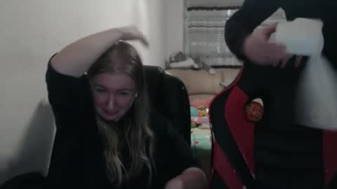 Snapshot of jenisandpeter chatting on September 29, 6:57 pm JenisAndPeter online show from September 29, 6:57 pm