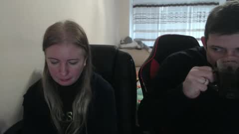 Snapshot of jenisandpeter chatting on September 30, 7:02 am JenisAndPeter online show from September 30, 7:02 am