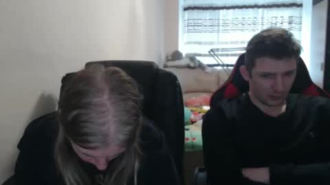 Snapshot of jenisandpeter chatting on October 1, 7:25 am JenisAndPeter online show from October 1, 7:25 am