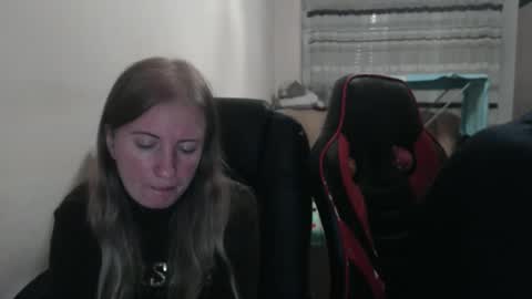 Snapshot of jenisandpeter chatting on October 1, 7:42 pm JenisAndPeter online show from October 1, 7:42 pm