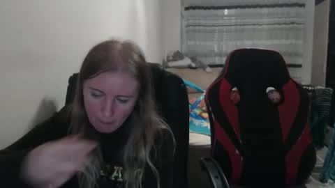 Snapshot of jenisandpeter chatting on October 2, 7:54 pm JenisAndPeter online show from October 2, 7:54 pm