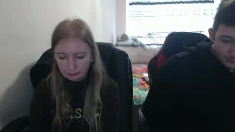 Snapshot of jenisandpeter chatting on October 4, 7:06 am JenisAndPeter online show from October 4, 7:06 am