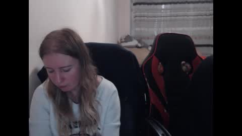 Snapshot of jenisandpeter chatting on October 4, 7:12 pm JenisAndPeter online show from October 4, 7:12 pm