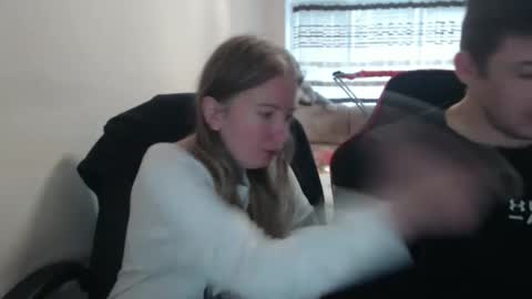 Snapshot of jenisandpeter chatting on October 5, 7:17 am JenisAndPeter online show from October 5, 7:17 am