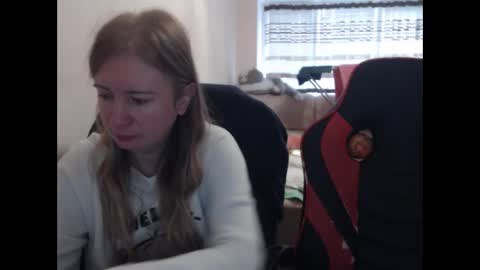 Snapshot of jenisandpeter chatting on October 6, 6:00 am JenisAndPeter online show from October 6, 6:00 am