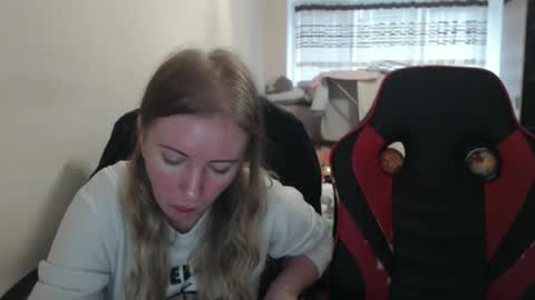 Snapshot of jenisandpeter chatting on October 7, 6:10 am JenisAndPeter online show from October 7, 6:10 am