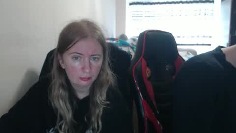 Snapshot of jenisandpeter chatting on October 10, 7:40 am JenisAndPeter online show from October 10, 7:40 am