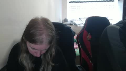 Snapshot of jenisandpeter chatting on October 11, 8:02 am JenisAndPeter online show from October 11, 8:02 am