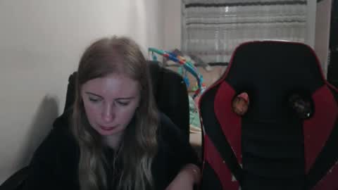 Snapshot of jenisandpeter chatting on October 12, 6:18 pm JenisAndPeter online show from October 12, 6:18 pm