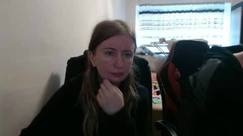 Snapshot of jenisandpeter chatting on October 14, 5:52 am JenisAndPeter online show from October 14, 5:52 am