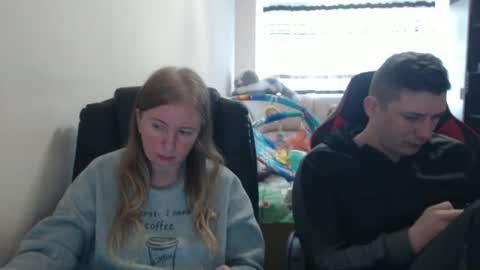 Snapshot of jenisandpeter chatting on October 16, 7:20 am JenisAndPeter online show from October 16, 7:20 am