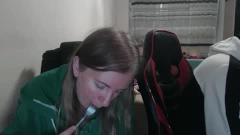 Snapshot of jenisandpeter chatting on October 17, 7:38 pm JenisAndPeter online show from October 17, 7:38 pm