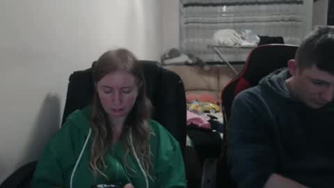 Snapshot of jenisandpeter chatting on October 18, 7:58 pm JenisAndPeter online show from October 18, 7:58 pm