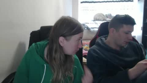 Snapshot of jenisandpeter chatting on October 19, 8:04 am JenisAndPeter online show from October 19, 8:04 am