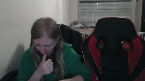 Snapshot of jenisandpeter chatting on October 20, 6:08 pm JenisAndPeter online show from October 20, 6:08 pm