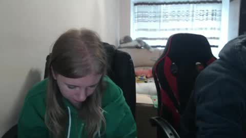 Snapshot of jenisandpeter chatting on October 21, 6:14 am JenisAndPeter online show from October 21, 6:14 am