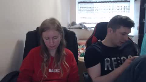 Snapshot of jenisandpeter chatting on October 26, 7:36 am JenisAndPeter online show from October 26, 7:36 am