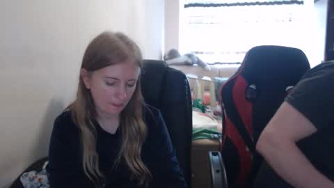 Snapshot of jenisandpeter chatting on October 28, 9:35 am JenisAndPeter online show from October 28, 9:35 am