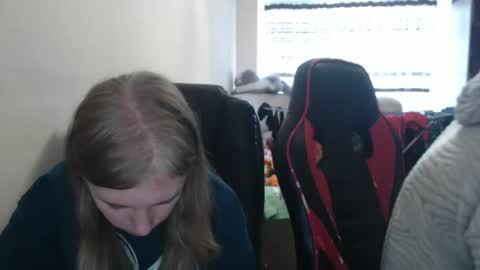 Snapshot of jenisandpeter chatting on October 31, 7:42 am JenisAndPeter online show from October 31, 7:42 am