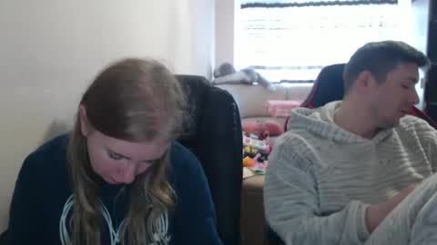 Snapshot of jenisandpeter chatting on November 1, 7:54 am JenisAndPeter online show from November 1, 7:54 am